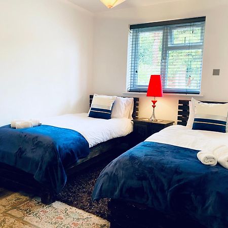 5 Bedroom Bungalow Ascot Racecourse エクステリア 写真