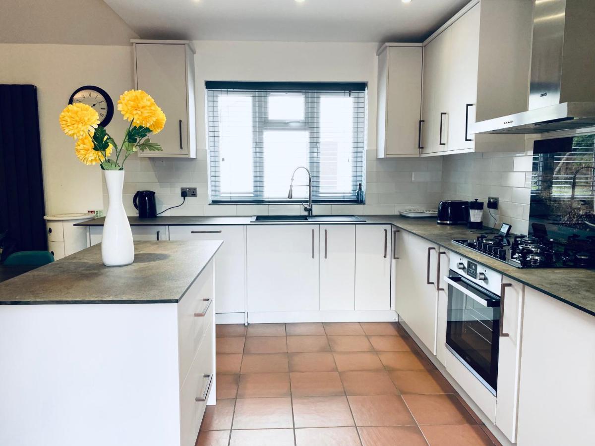 5 Bedroom Bungalow Ascot Racecourse エクステリア 写真