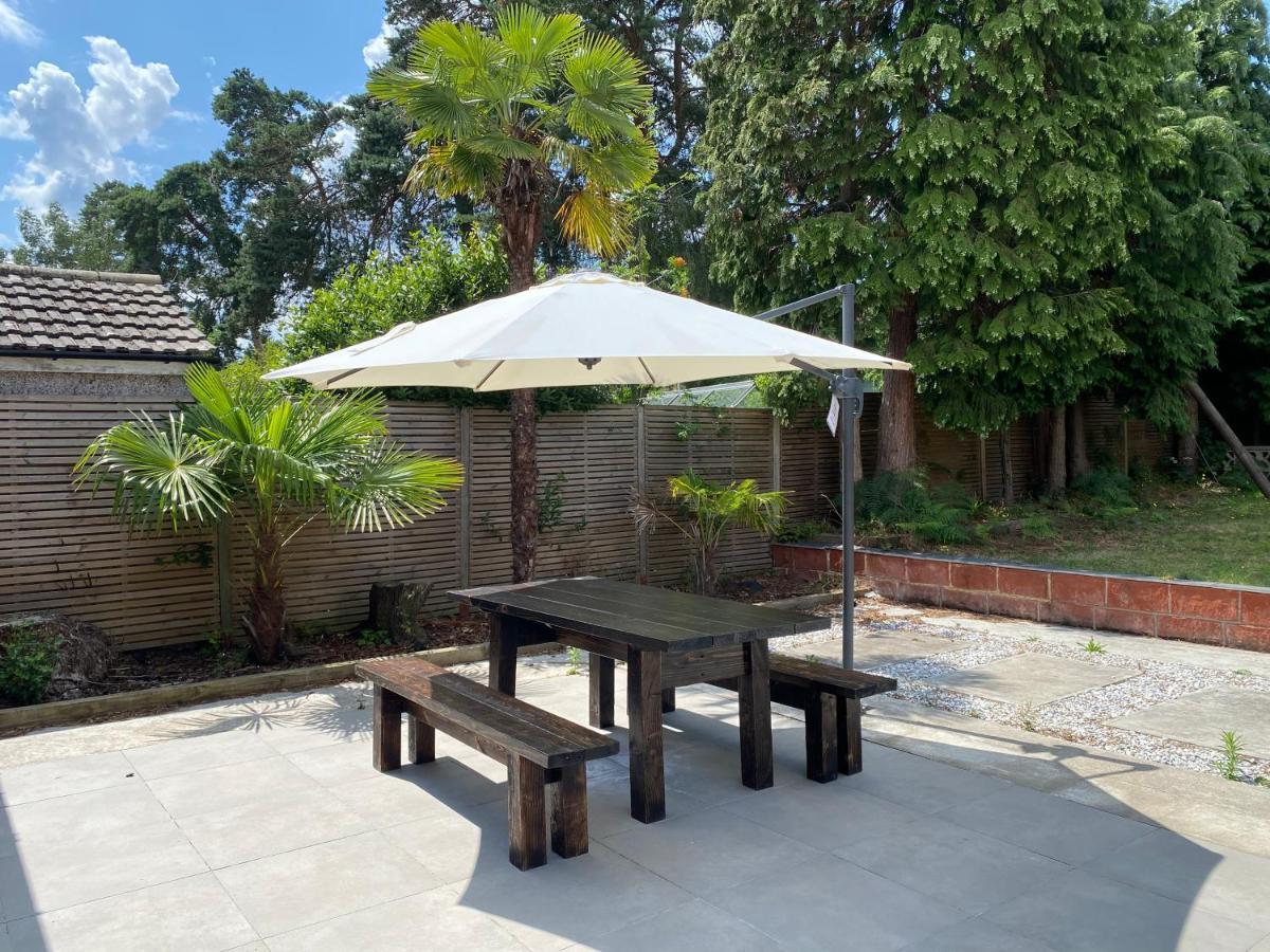 5 Bedroom Bungalow Ascot Racecourse エクステリア 写真