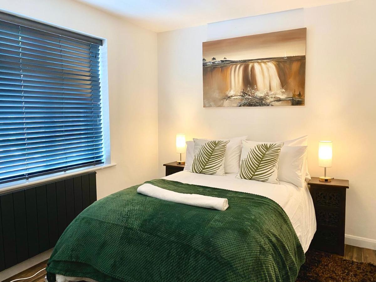 5 Bedroom Bungalow Ascot Racecourse エクステリア 写真
