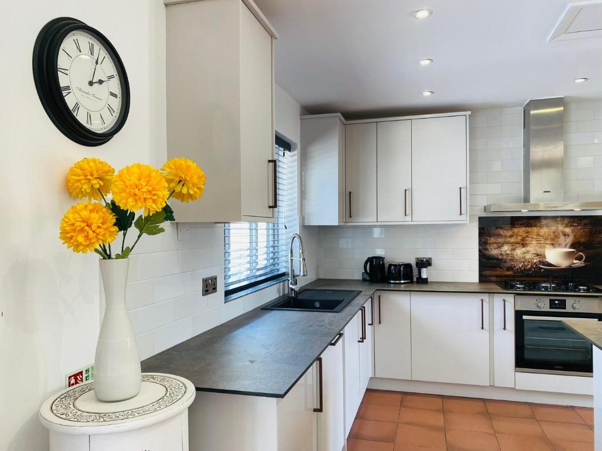 5 Bedroom Bungalow Ascot Racecourse エクステリア 写真