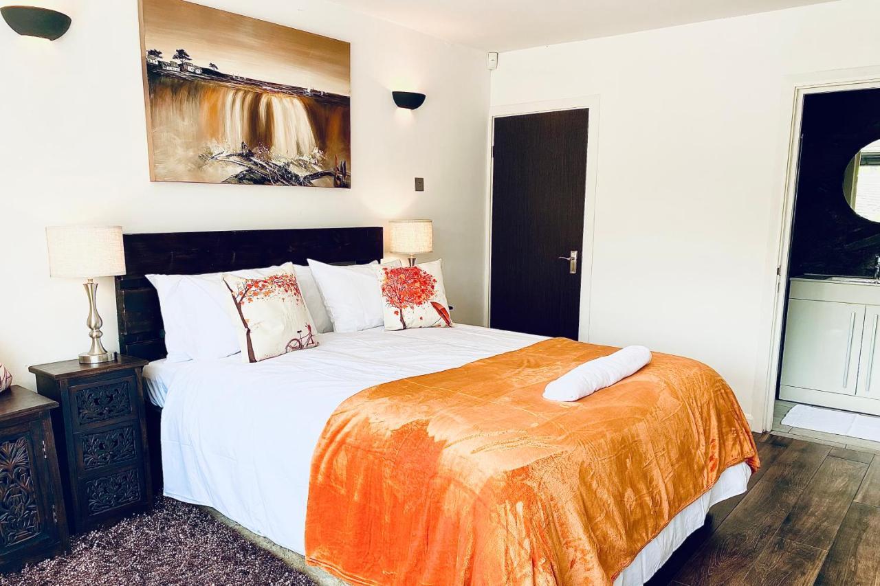 5 Bedroom Bungalow Ascot Racecourse エクステリア 写真