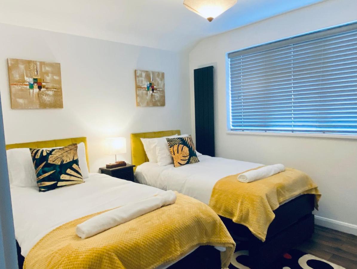 5 Bedroom Bungalow Ascot Racecourse エクステリア 写真