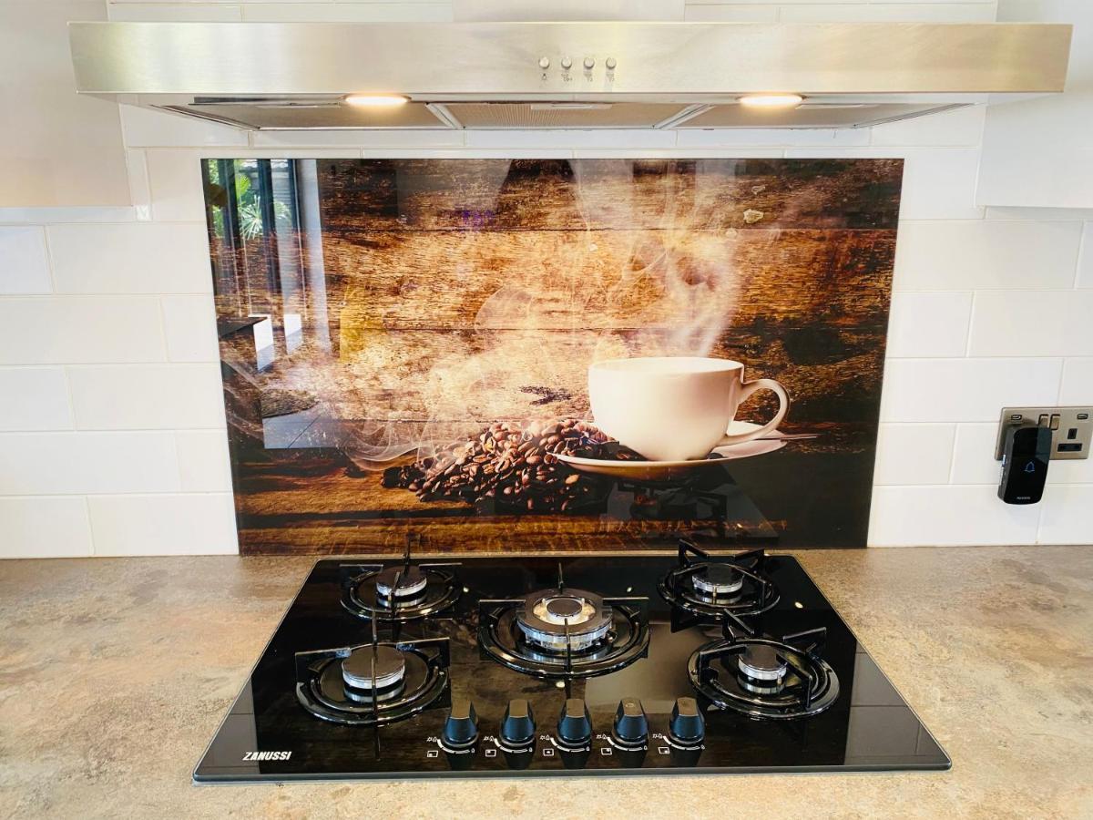 5 Bedroom Bungalow Ascot Racecourse エクステリア 写真