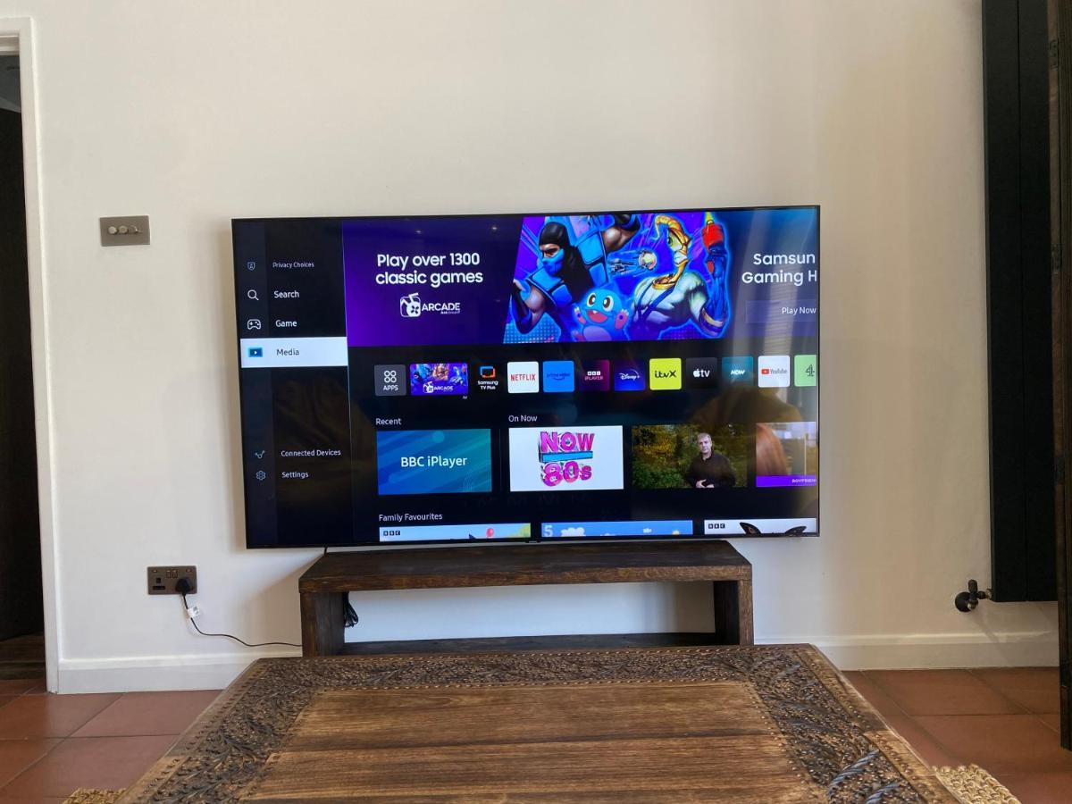 5 Bedroom Bungalow Ascot Racecourse エクステリア 写真