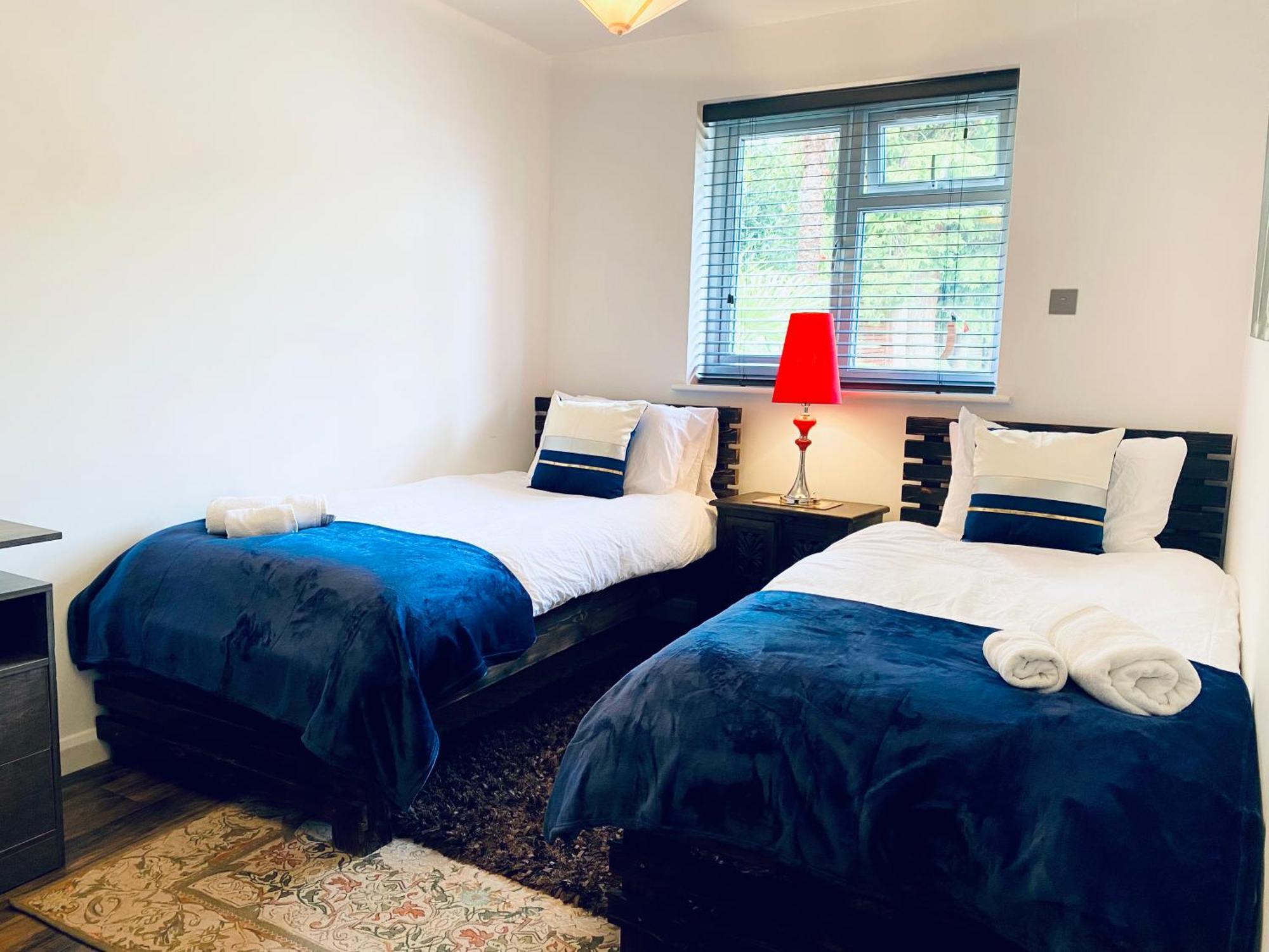 5 Bedroom Bungalow Ascot Racecourse エクステリア 写真