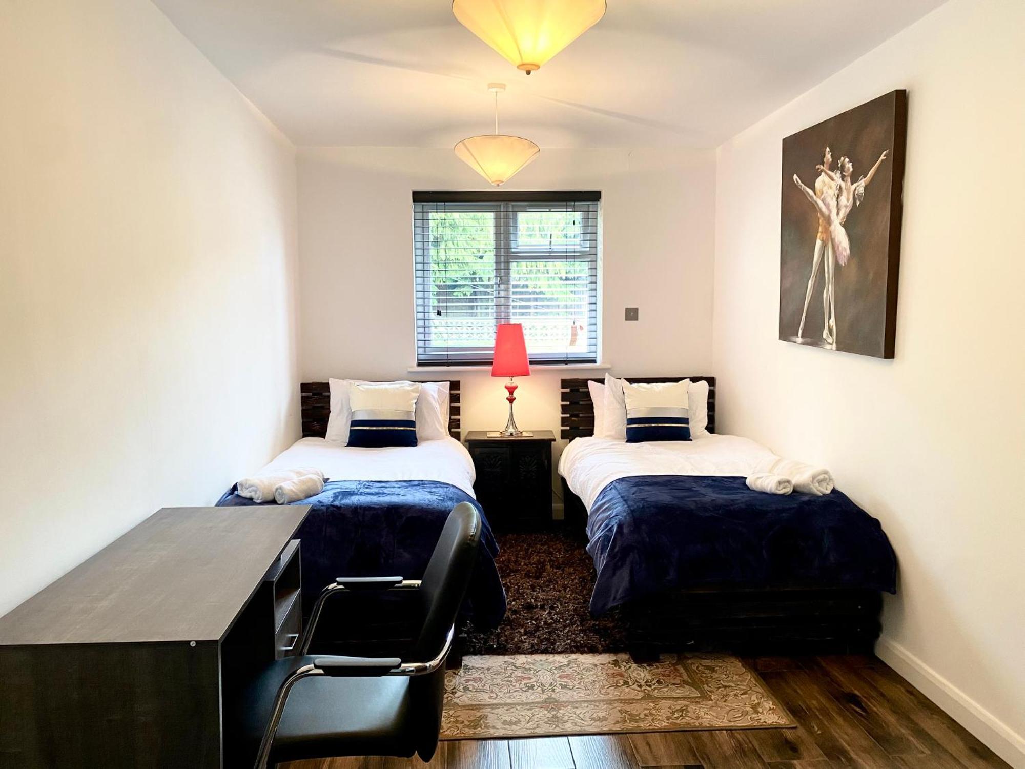 5 Bedroom Bungalow Ascot Racecourse エクステリア 写真